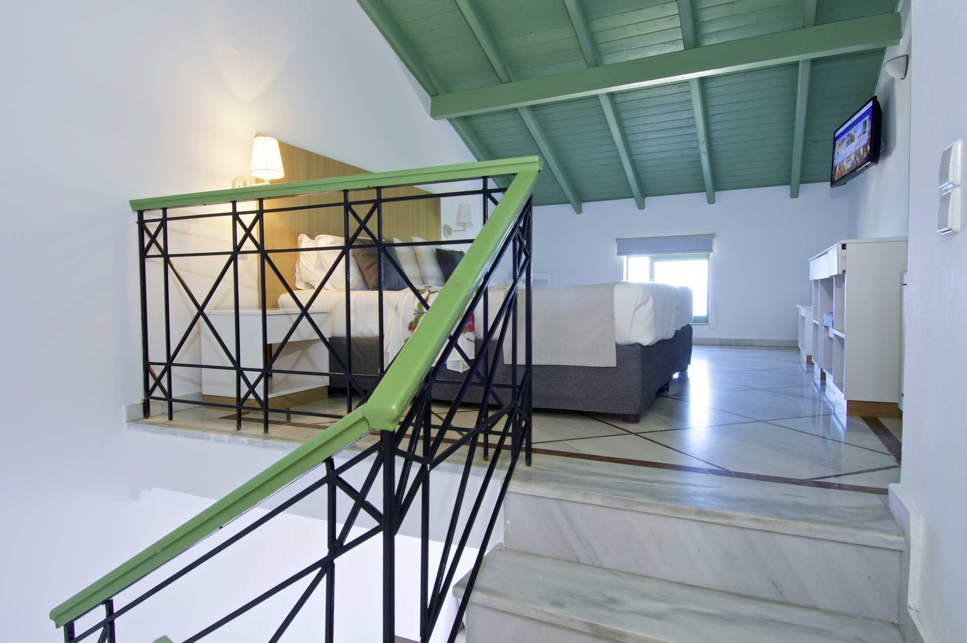 Familie-værelse på hotel Samaina Inn i Karlovassi på Samos.