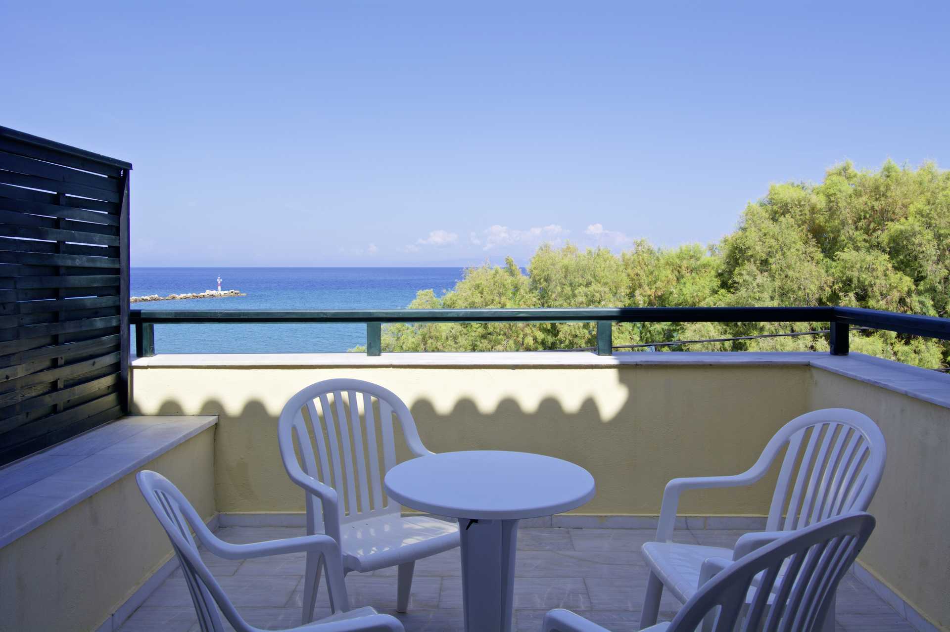 Familie-værelse på hotel Samaina Inn i Karlovassi på Samos.