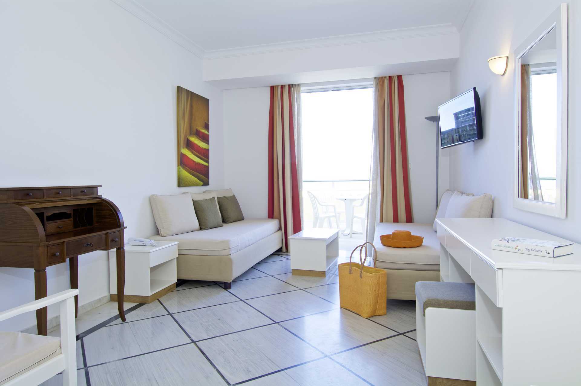 Familie-værelse på hotel Samaina Inn i Karlovassi på Samos.