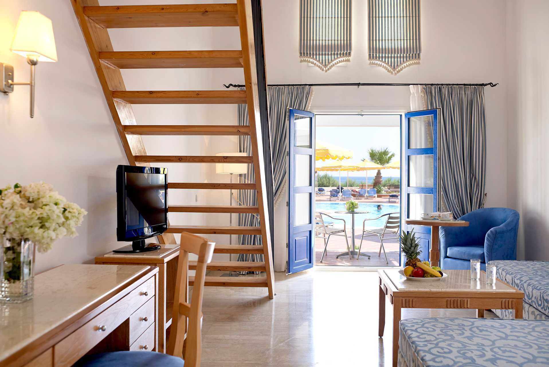 Familie-værelser i etage på hotel Mitsis Norida Beach Hotel i Kos, Grækenland.