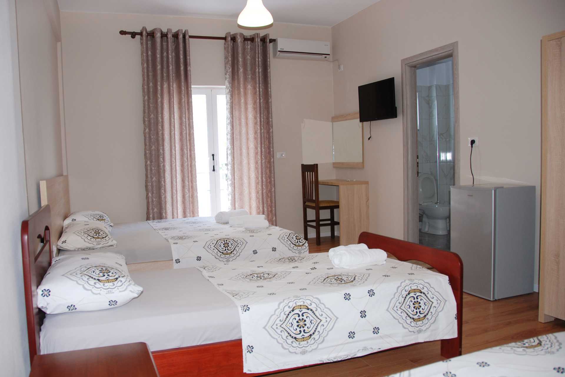 Familie-værelser på hotel i Edola i Saranda, Albanien.