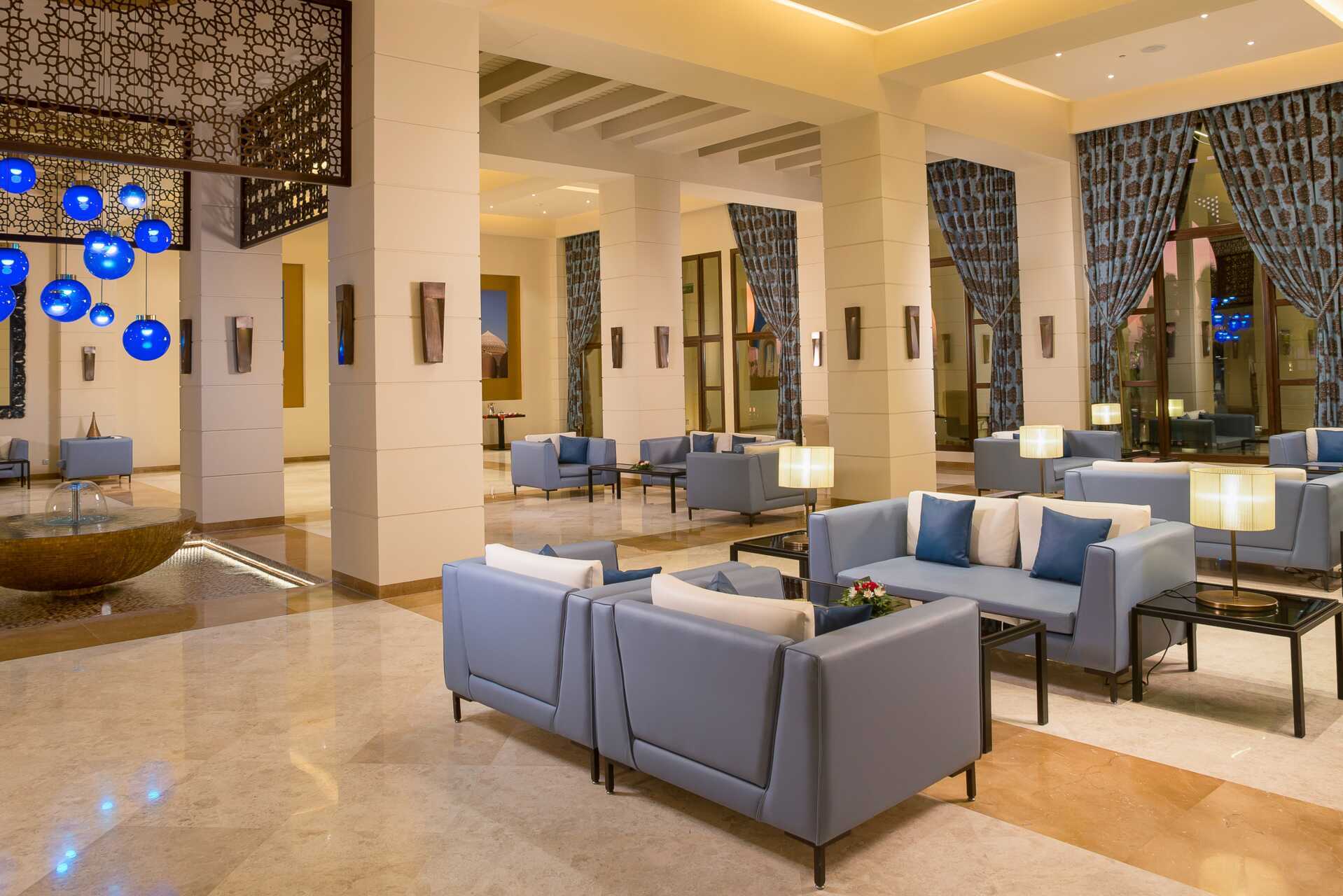 Lobby på Fanar Hotel & Residences i Salalah, Oman.