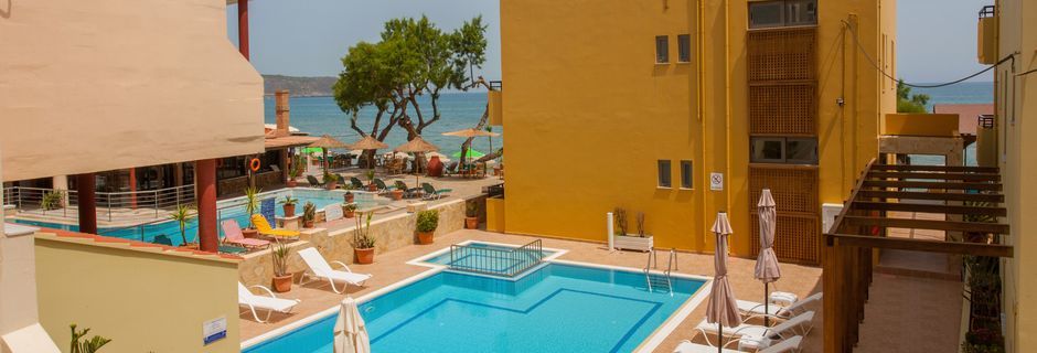 Poolen på hotel Faros i Kato Stalos, Kreta