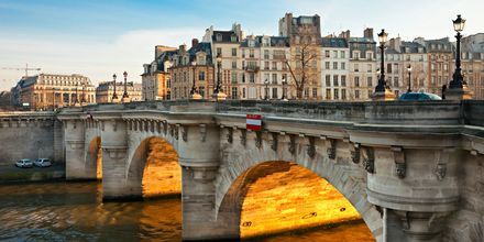 Den legendariske bro Pont Neuf i Paris, Frankrig.