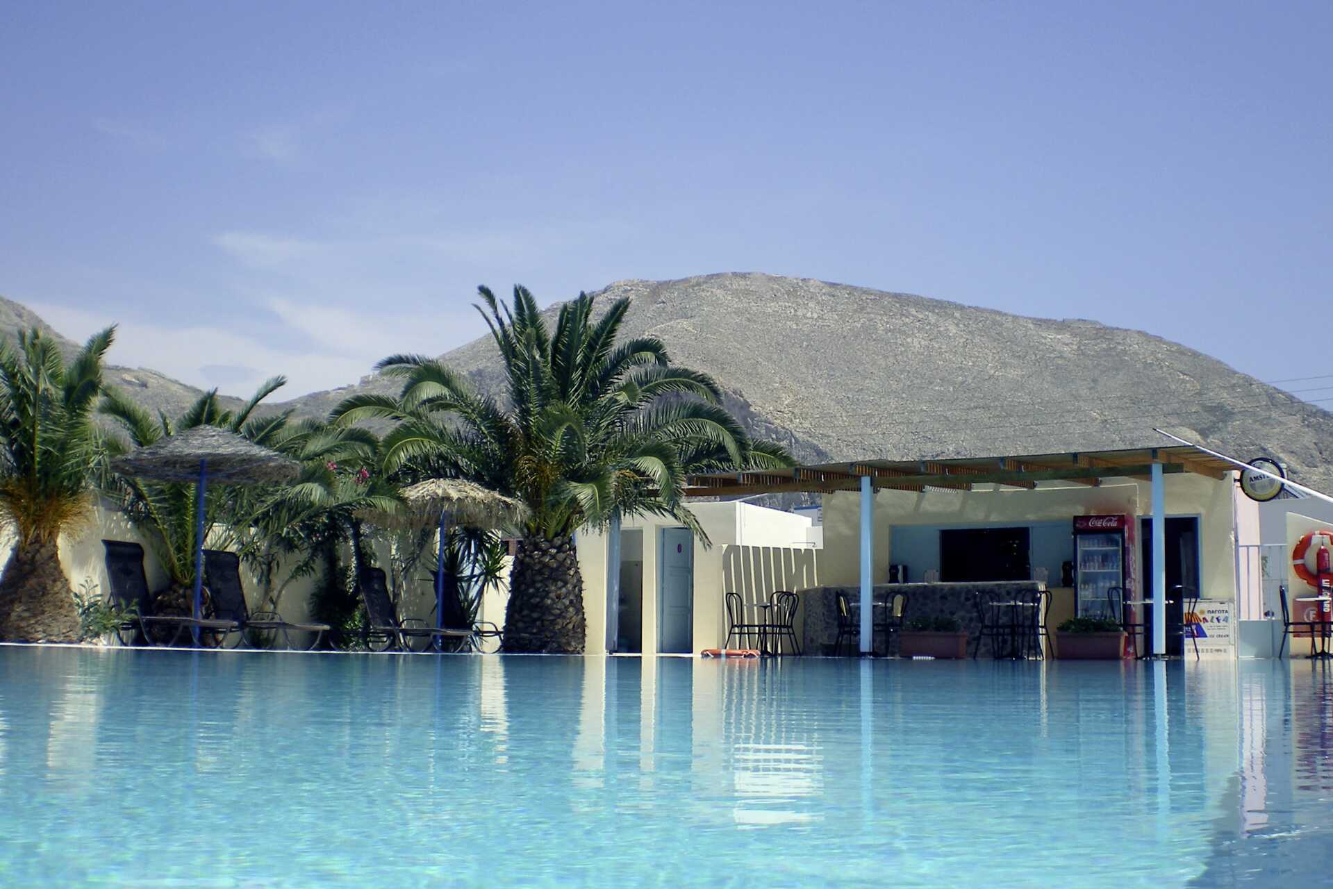 Pool på hotel Gardenia på Santorini, Grækenland.