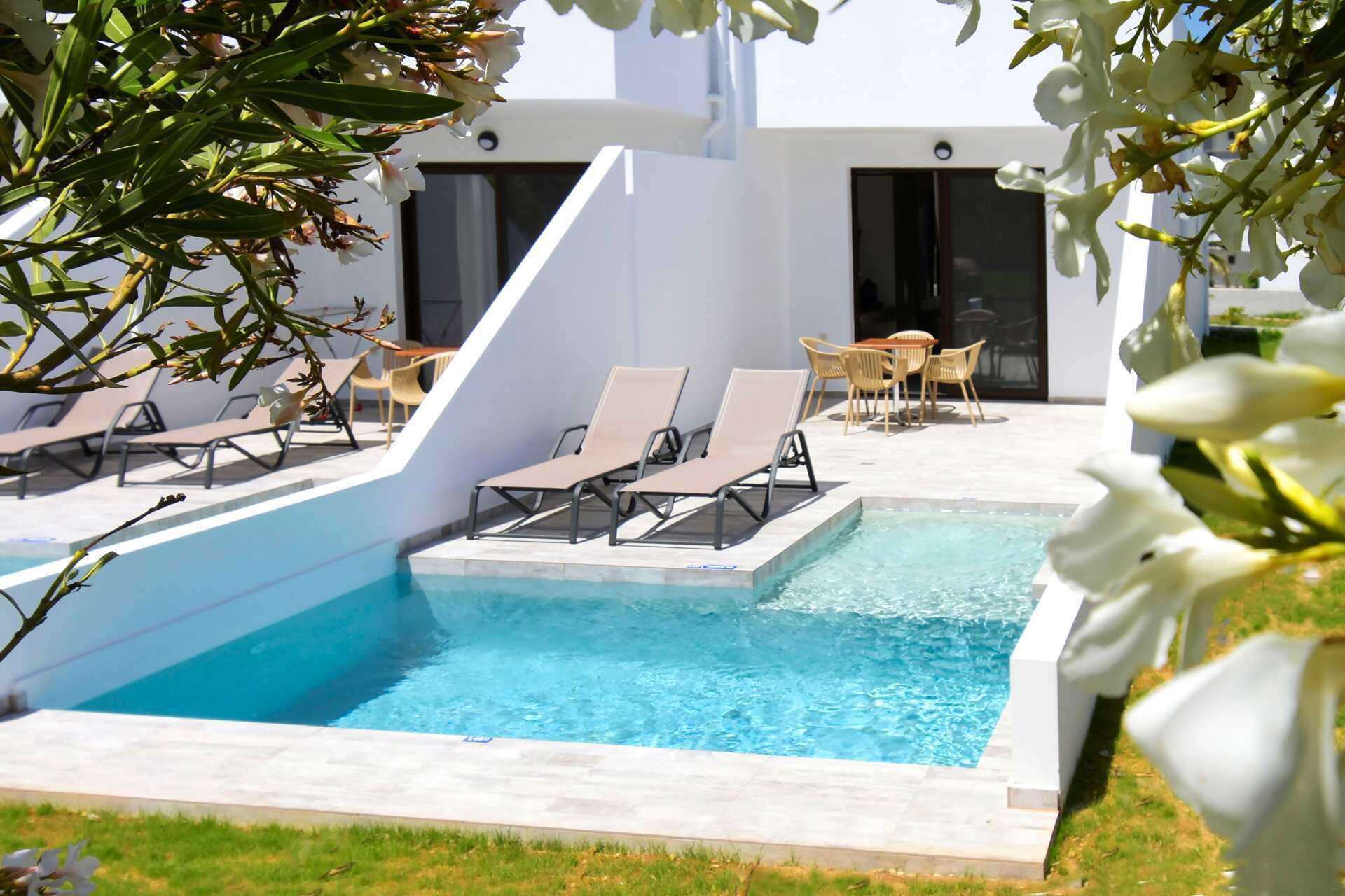 2-værelses deluxe lejligheder med privat pool på Geraniotis Beach i Platanias på Kreta i Grækenland