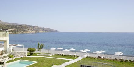 Stranden ved Grand Bay Beach Resort Giannoulis Hotels på Kreta, Grækenland.