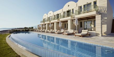 Poolområde på Grand Bay Beach Resort Giannoulis Hotels på Kreta, Grækenland.