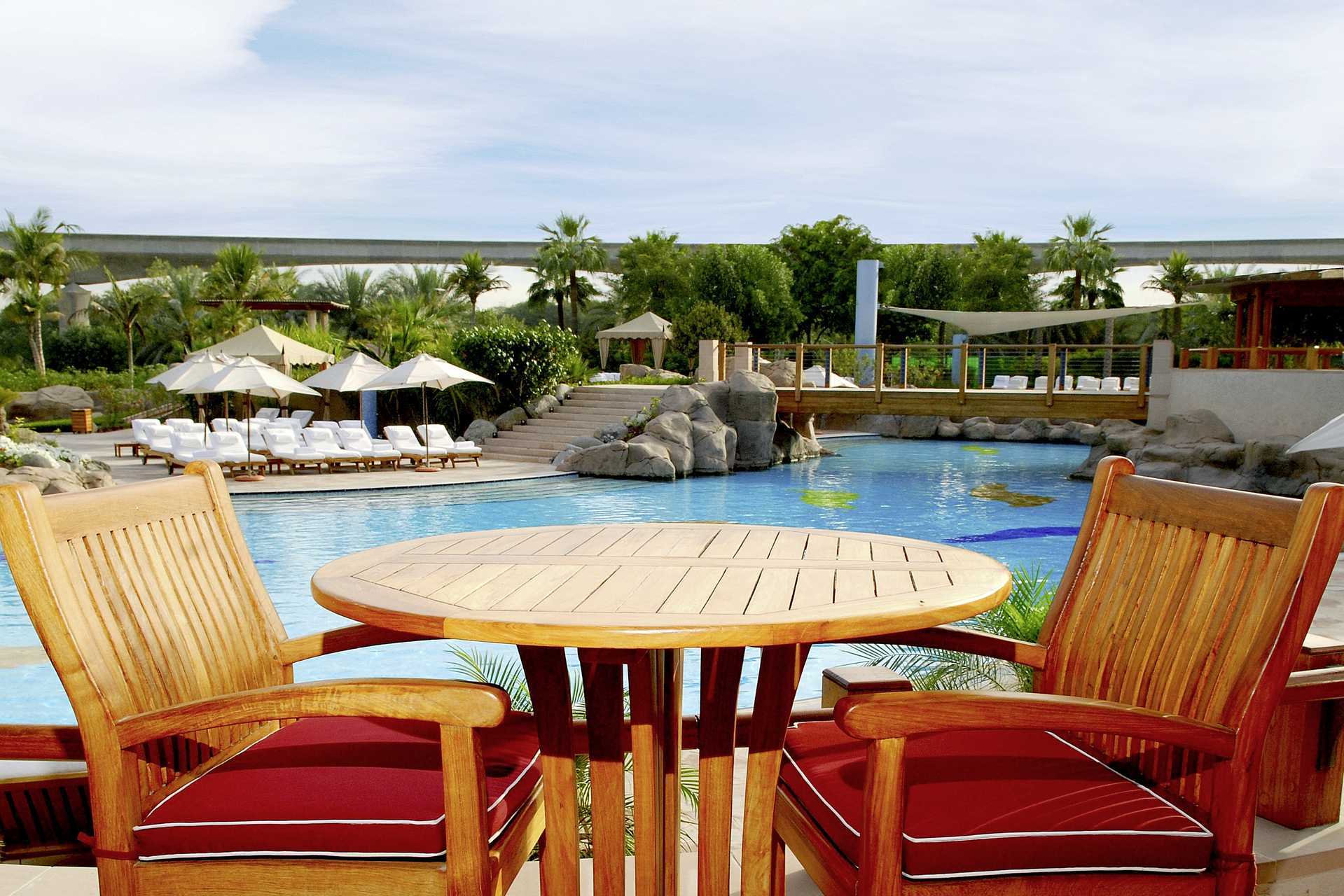 Restaurant ved poolen på Grand Hyatt, Dubai.