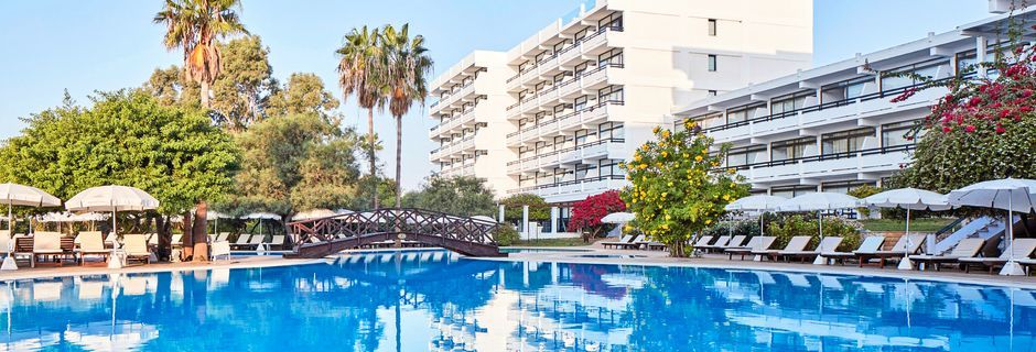Poolområde på Hotel Grecian Bay, Cypern.
