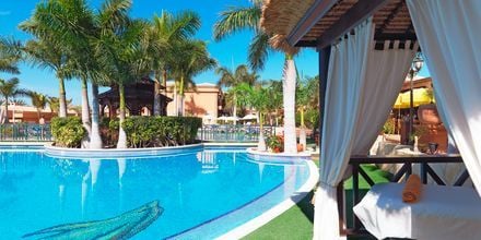 Poolområdet på hotel Green Garden Resort på Tenerife, De Kanariske Øer, Spanien.