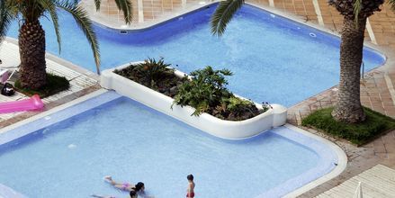 Poolområde på Hotel HG Tenerife Sur på Tenerife, De Kanariske Øer, Spanien.