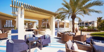 Sol Beach Bar på Hotel Hilton Ras Al Khaimah Resort & Spa i Ras Al Khaimah, De Forenede Arabiske Emirater.