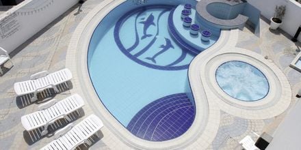 Pool på Hotel Howard Johnson i Bur Dubai.