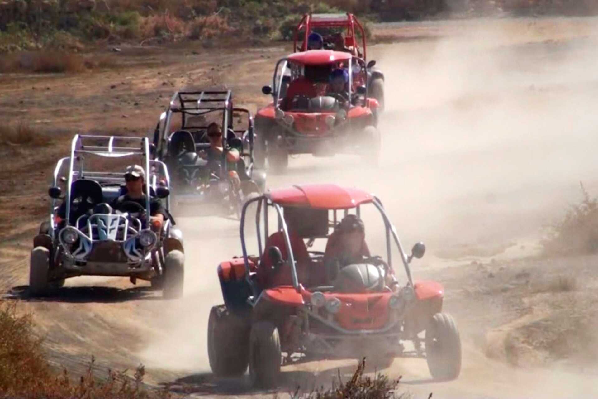 I buggy blandt vulkaner og ørkenlandskaber