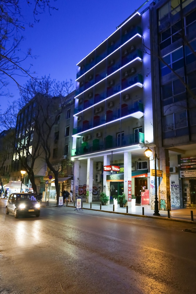 Overnatningsstedets facade – aften/nat