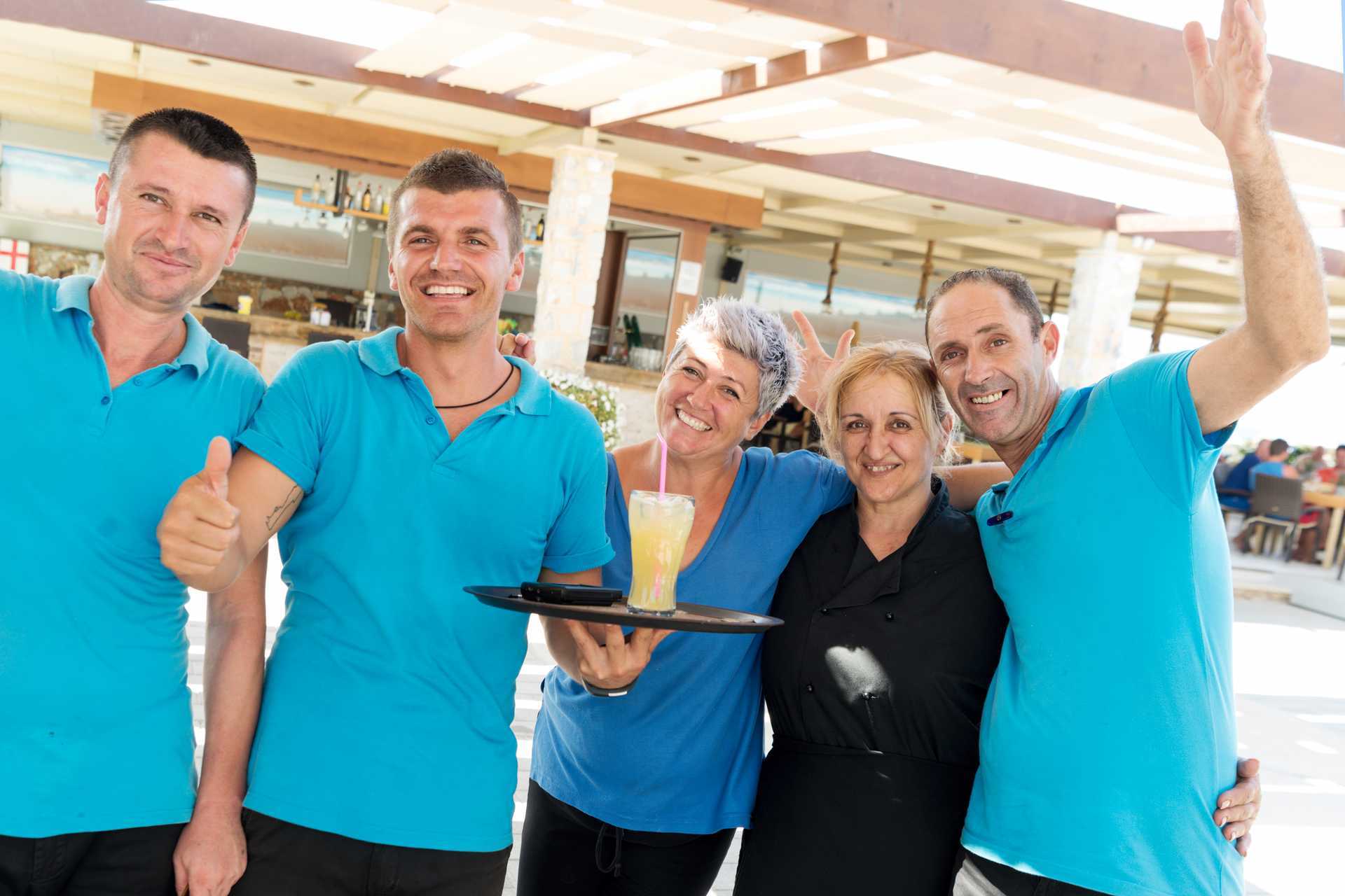 Personale på Hotel Ideal Beach på Kreta, Grækenland.