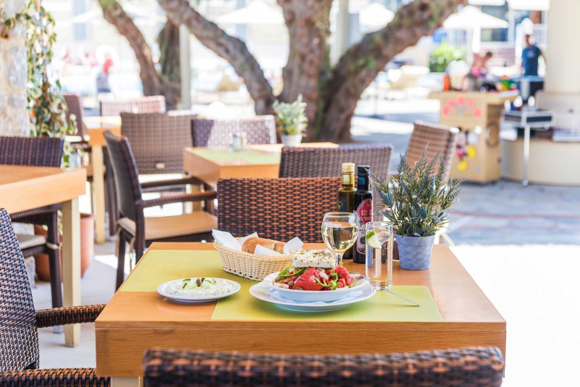 Restaurant på Hotel Ideal Beach på Kreta, Grækenland.