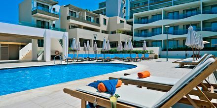 Poolområde på Hotel Iolida Star på Kreta, Grækenland.