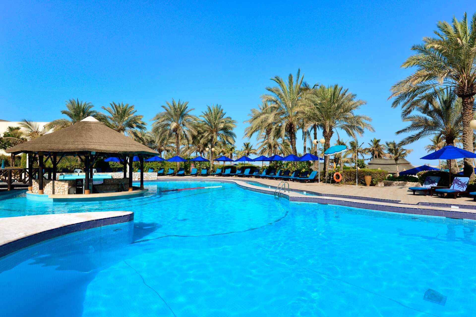 Poolområde på hotel JA Beach i Dubai.