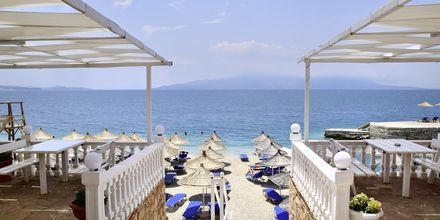 Strand ved Hotel Joni i Saranda, Albanien.