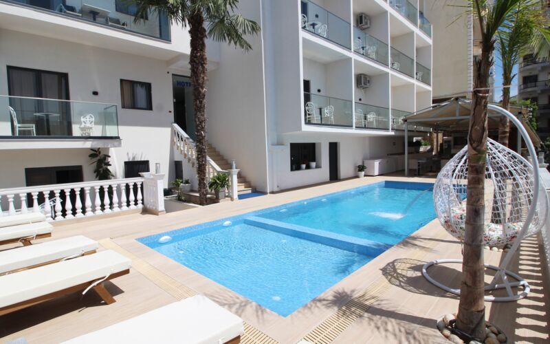 Julia Hotel