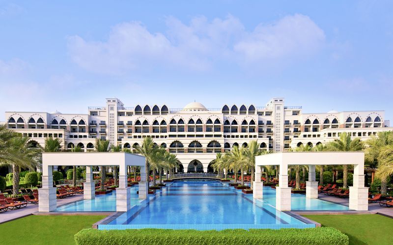 Pool på Hotel Jumeirah Zabeel Saray i Dubai, De Forenede Arabiske Emirater.