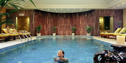 Indendørs pool i spaafdelingen på Hotel Jungle Aqua Park i Hurghada, Egypten.