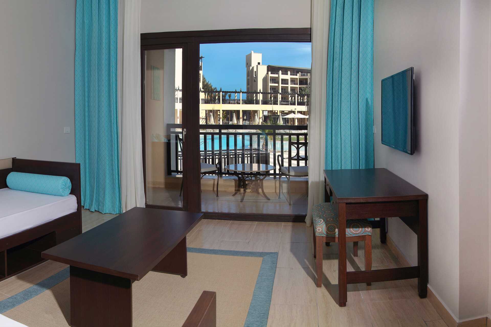 Junior-suite på hotel Steigenberger Aqua Magic i Hurghada, Egypten.