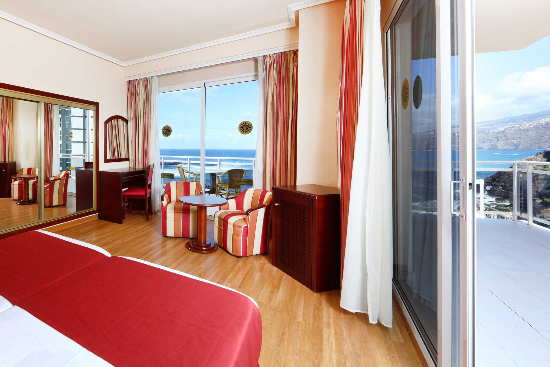 Juniorsuite på Bahia Principe Sunlight San Felipe i Puerto de la Cruz, Tenerife.