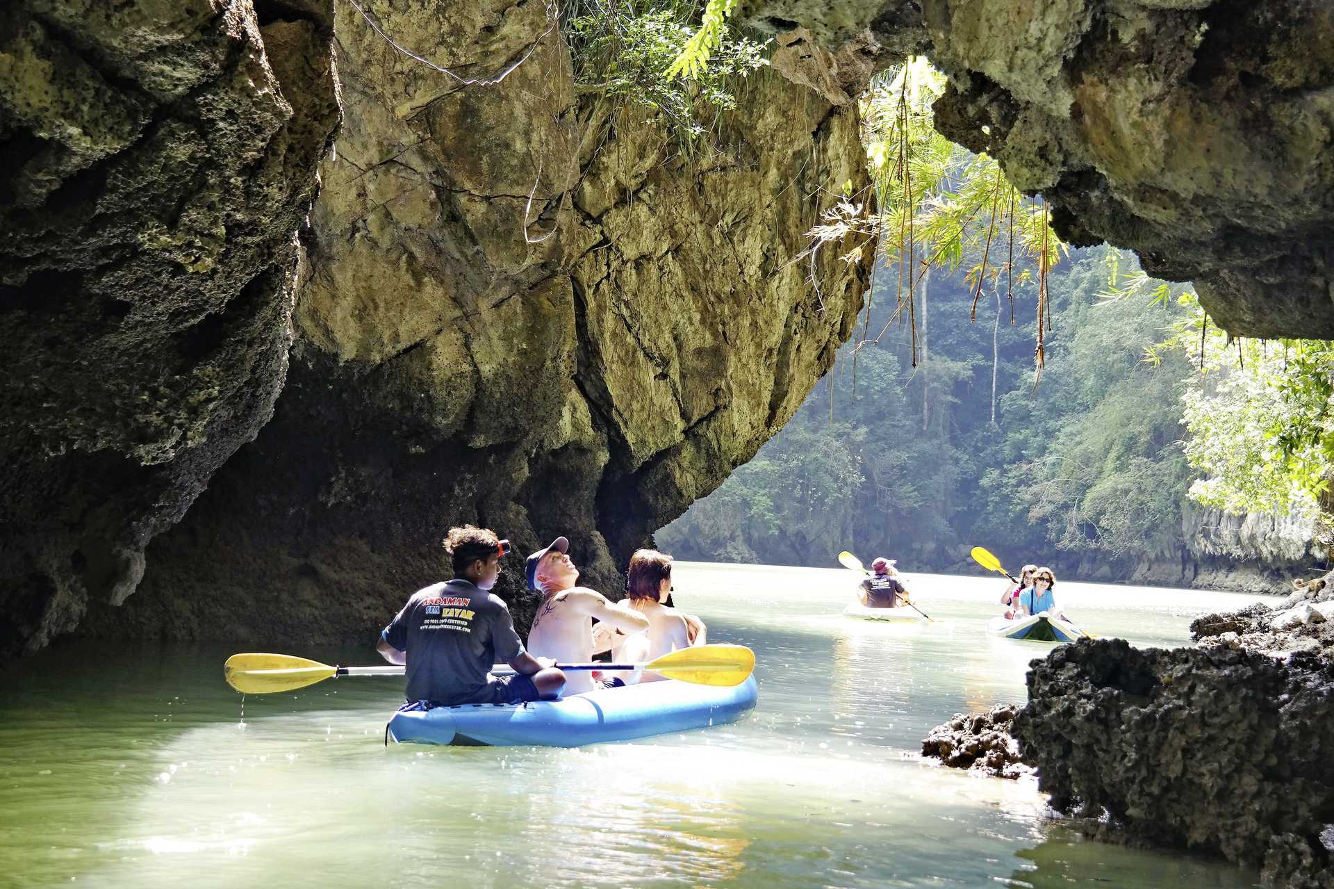 Kajakeventyr i Phan Nga Bay nationalpark