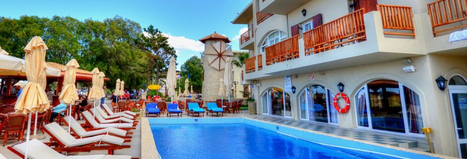 Poolområdet på hotel Kalives Beach Best Western Plus på Kreta, Grækenland