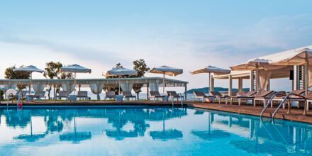 Poolområdet på Hotel Kassandra Bay på Skiathos, Grækenland.
