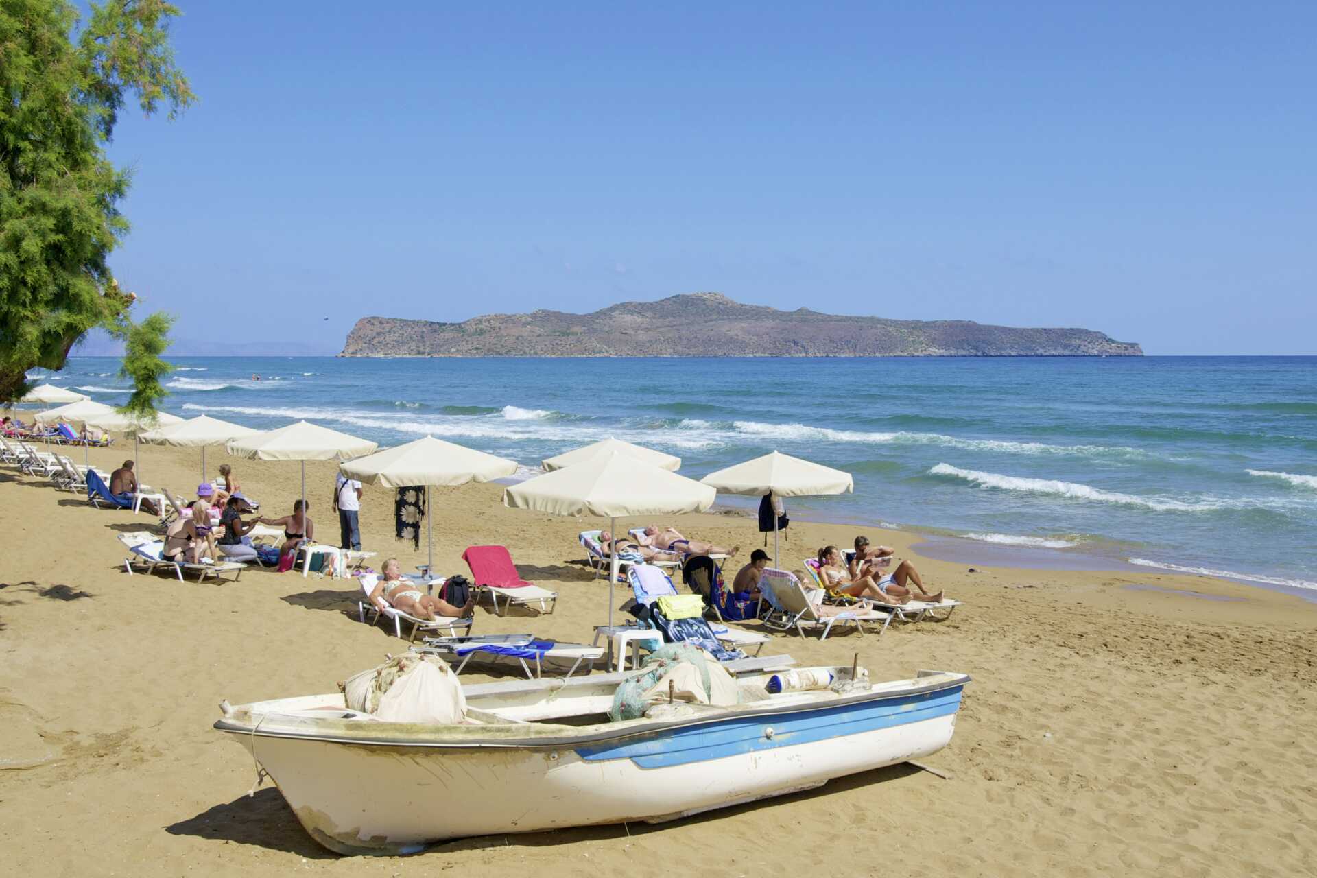 Smukke dage på stranden i Kato stalos på Kreta, Grækenland.