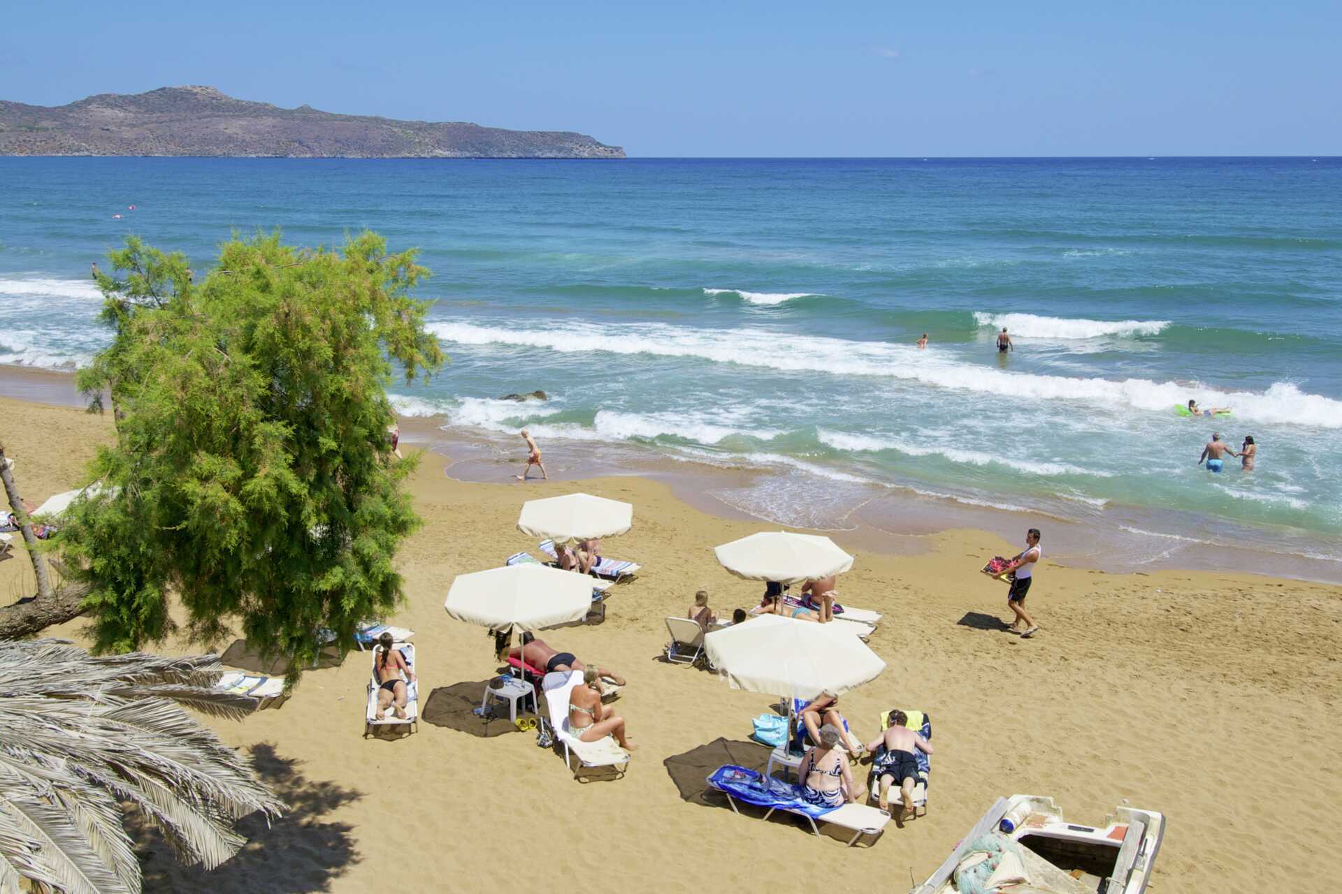 Stranden ved hotel Kato Stalos Mare på Kreta, Grækenland.