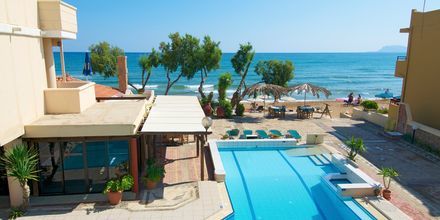 Poolen på hotel Kato Stalos Mare på Kreta, Grækenland.