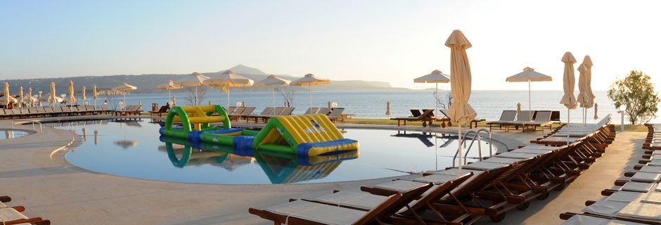 Poolområde på Kiani Beach Resort, Kalives, Kreta.