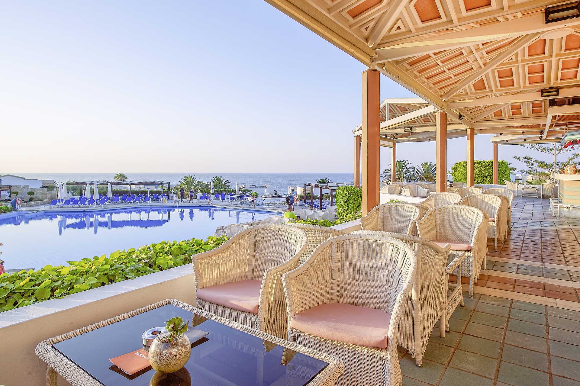 Poolbaren på hotel Aldemar Knossos Royal i Hersonissos på Kreta.