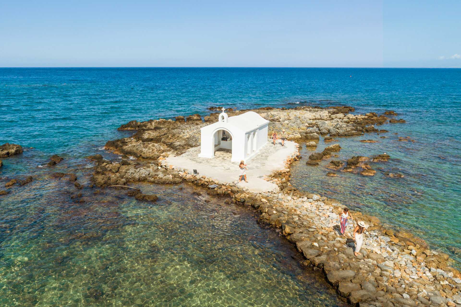 Smuk lille kirke i Georgioupolis på Kreta i Grækenland.