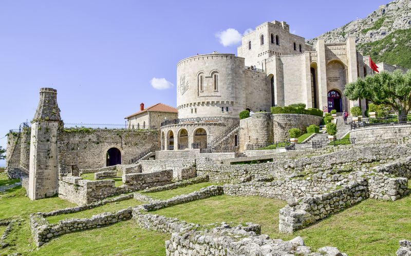 Kruja og Tirana