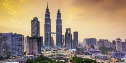 Kuala Lumpur i Malaysia har en skøn blanding af storby og frodige omgivelser.