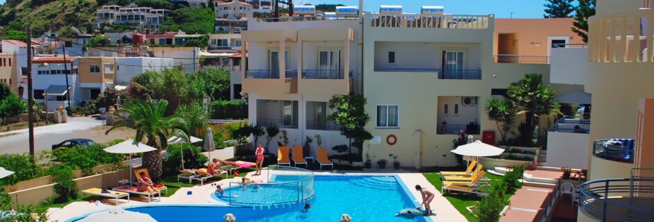 Poolområdet på hotel Melina Beach på Kreta, Grækenland.