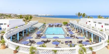 Poolområdet på hotel Las Costas i Puerto del Carmen på Lanzarote