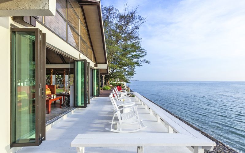 Strandrestauranten på Let's Sea Hua Hin Al Fresco Resort i Thailand.