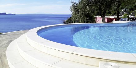 Pool på Hotel Lichnos Bay Village på Parga, Grækenland.
