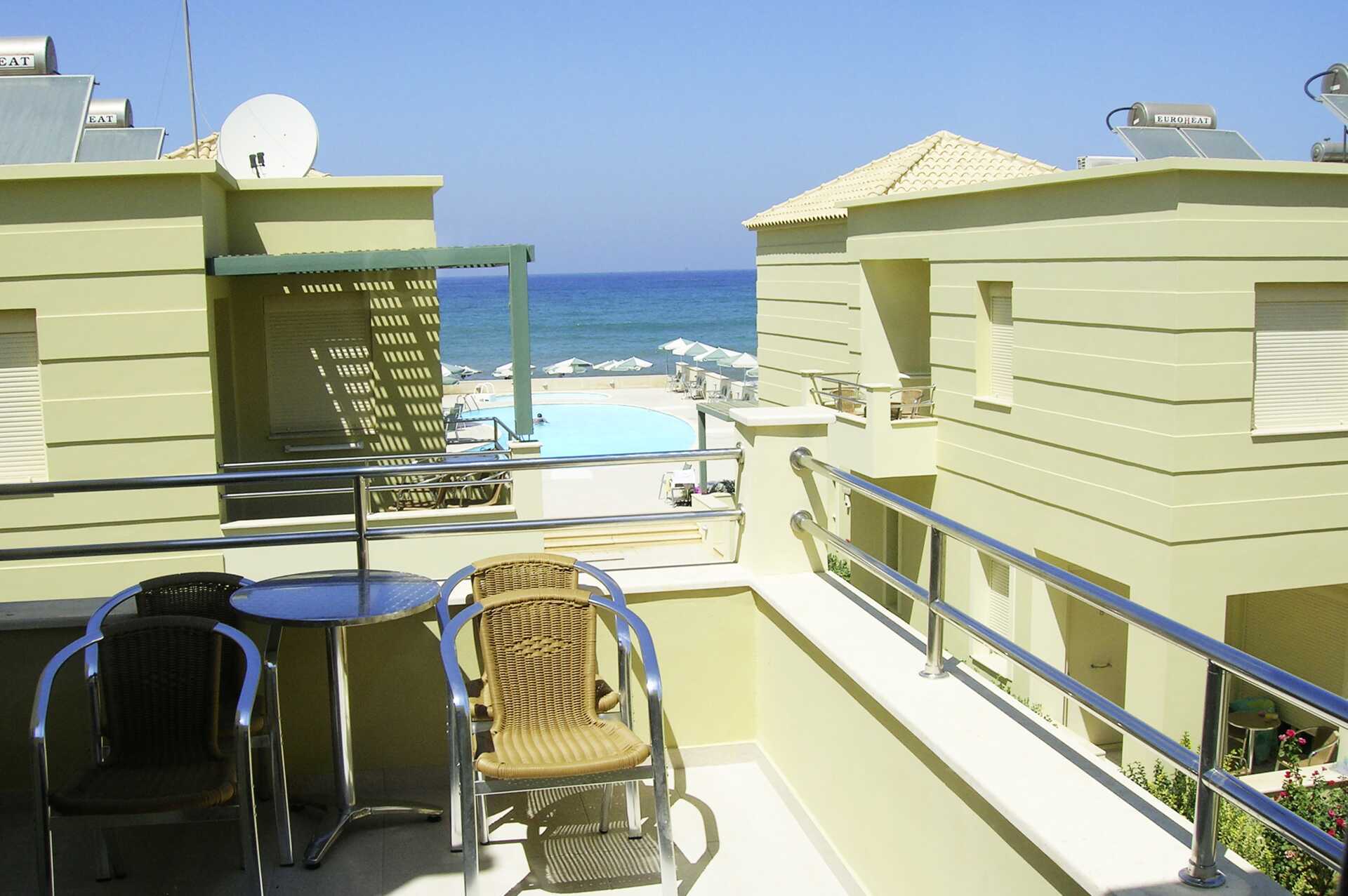 Balkonen på hotel Lissos i Platanias på Kreta, Grækenland.