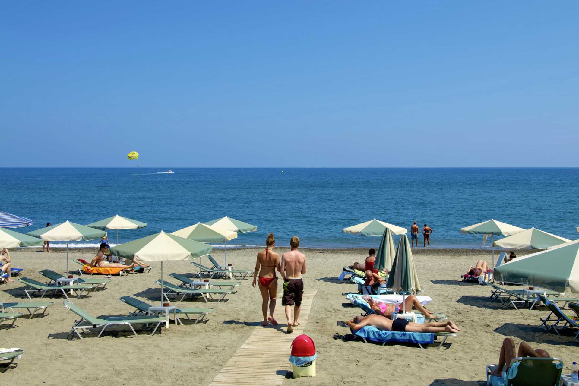 Stranden ved hotel Lissos i Platanias på Kreta, Grækenland.