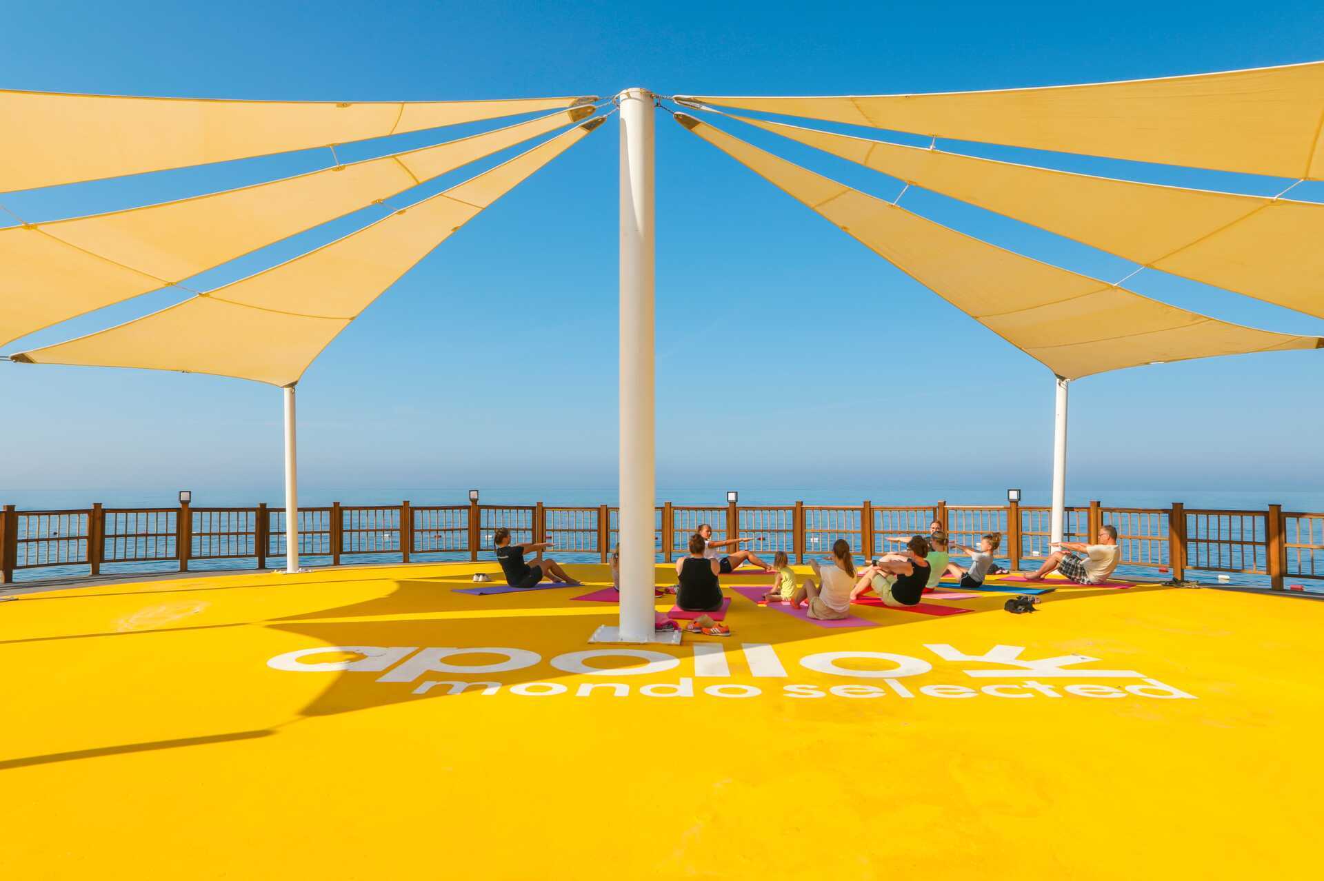 Deltag i yoga og anden holdtræning gratis.