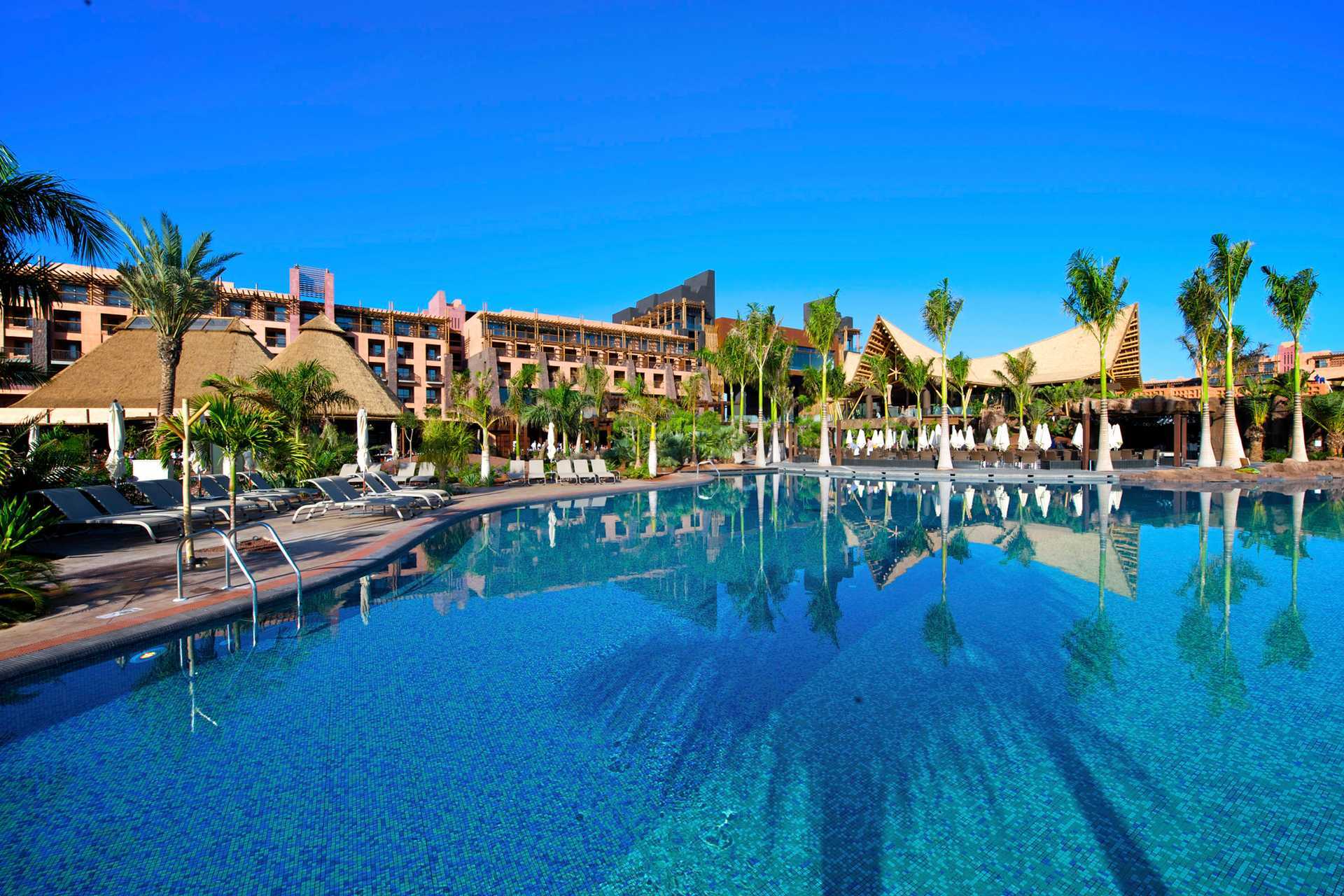 Poolområde på Lopesan Baobab Resort i Meloneras, Gran Canaria.