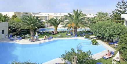 Poolområde på Hotel Marakis på Kreta, Grækenland.